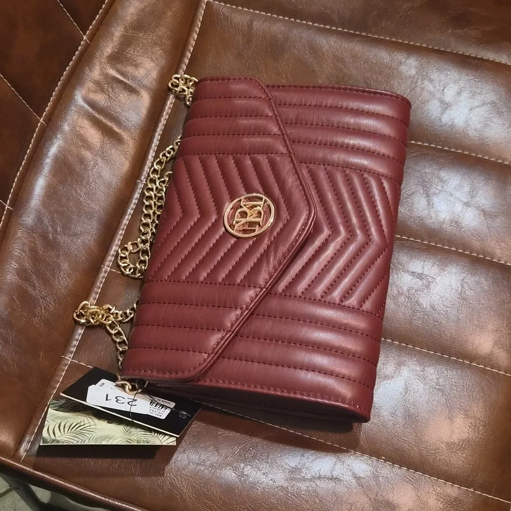 NWT Badgley Mischka Vegan Burgundy Quilted Crossbody Bag with Gold Chain - Picture 4 of 9